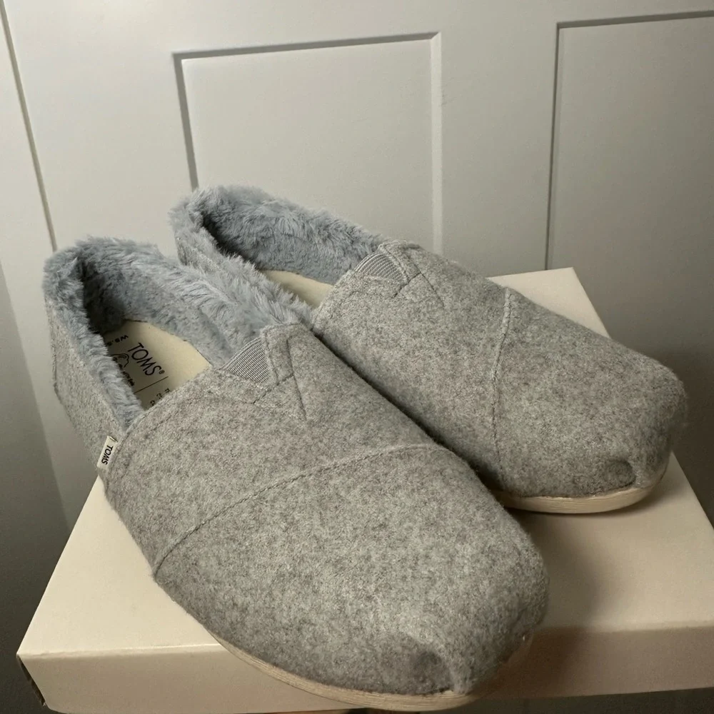 TOMS alpargata slip on size 8.5 - Picture 2 of 3